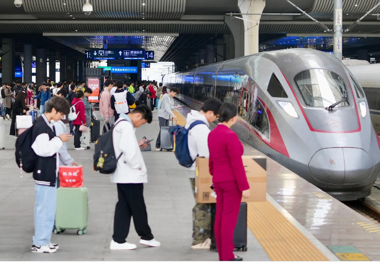2025年国家铁路发送旅客42.55亿人次 发送货物40.66亿吨