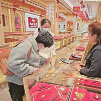 手机报·晚报丨“小而美”黄金产品受年轻人青睐；2025年大学生志愿服务西部计划报名通道已开启