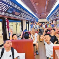 郑州街头驶来“流动博物馆”