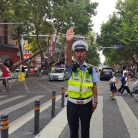 手机报·早报丨200多元就能直飞曼谷？真的;豫股年中“交卷”！谁最能赚钱？