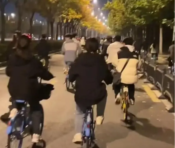 中听丨不必跟风夜骑，开封值得慢慢抵达、细细品味