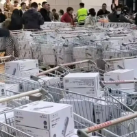 手机报·早报丨临盆在即系统更新，汽车智能化的是与非；董事长ktv不雅照曝光？绿地回应